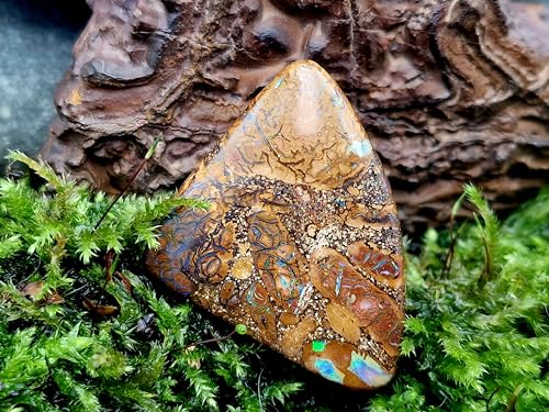 Großer gebohrter Boulder Opal Anhänger mit 60cm Lederband, Opal - links zwei dicke Opaladern, partielles Pinfire Opalfeuer in grün und blau, hinten lila, mit herrlichem Muster, Unikat, Handgeschliffen