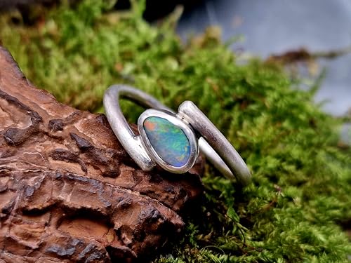 LeoLars-PABE Design Ring mit Lightning Ridge Opal aus 925er Silber, Gr. 56-57 (18,1), mehrfarbiges Opalfeuer, seidenmatt, Unikat, Handarbeit