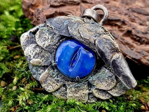 LeoLars-PABE Drachenauge Design Anhänger mit handgecarvtem schwarzem Opal aus 925er Silber, verschieden blaues Opalfeuer, teilgeschwärzt, Drache, Unikat, Handarbeit, Unisex, mystisch