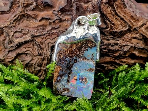 LeoLars-PABE Beidseitiger Boulder Opal Anhänger aus 925er Silber im Tropfen Design, Opal 1. Seite grün-blaues Opalfeuer, 2. Seite partielles Multicolor Opalfeuer, Unikat, Handarbeit, Unisex