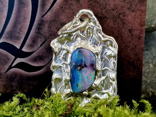 LeoLars-PABE Toller Boulder Opal Design Anhänger mit organisch gestaltetem Rahmen aus 925er Silber, Opal - Picture Stone mit mehrfarbigem Opalfeuer, 16x9mm, Unikat, Handarbeit