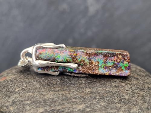 LeoLars-PABE Herrlicher Multicolor Boulder Opal Anhänger im Tropfen Design aus 925er Silber, Opal mehrfarbiges Opalfeuer, Maße: 30mm x 7,3mm, Unikat, Handarbeit, Unisex