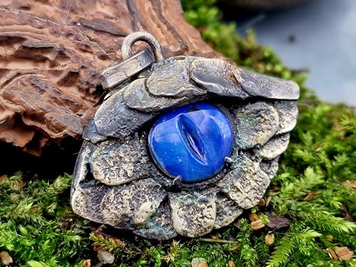 LeoLars-PABE Drachenauge Design Anhänger mit handgecarvtem schwarzem Opal aus 925er Silber, verschieden blaues Opalfeuer, teilgeschwärzt, Drache, Unikat, Handarbeit, Unisex, mystisch