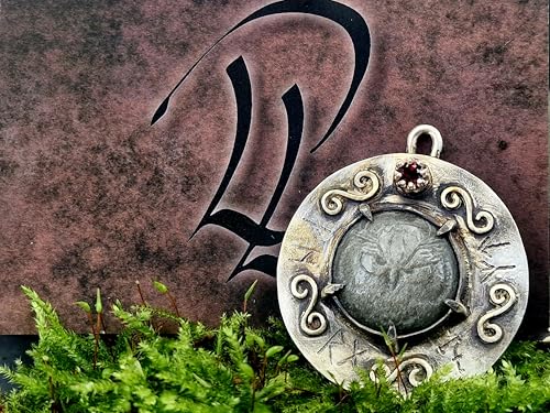 LeoLars-PABE Magisch mystischer Design Anhänger aus 925er Silber, mit einer handgecarvten Eule auf Silberobsidian, Granat, viele Symbole und Runen, Unikat, Handarbeit, Unisex