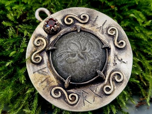 LeoLars-PABE Magisch mystischer Design Anhänger aus 925er Silber, mit einer handgecarvten Eule auf Silberobsidian, Granat, viele Symbole und Runen, Unikat, Handarbeit, Unisex