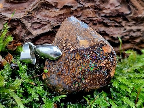 LeoLars-PABE Boulder Opal mit Frontbohrung und Schlaufe aus 925er Silber, tolles Muster und Opalfeuer aus kleinen Opaladern in grün und blau, Maße 21mm x 25,4mm x 6,2mm, Unikat, Handgeschliffen