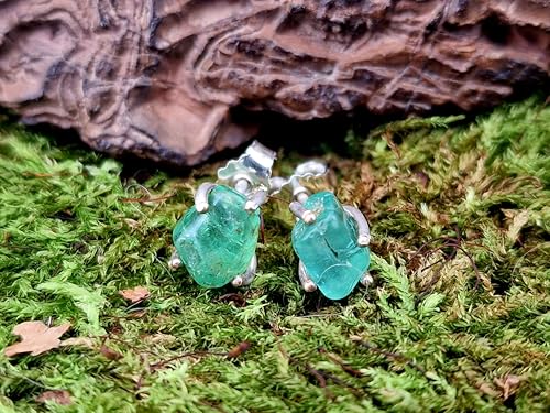 Smaragd Ohrstecker aus Rohsteinen getrommelt, aus 925er Silber mit Flügelmuttern, tolles grün, Unikat, Handarbeit
