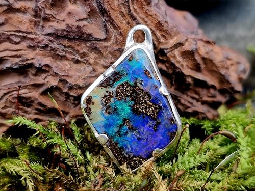 LeoLars-PABE Boulder Opal Anhänger mit strukturierter Oberfläche aus 925er Silber, intensives blau-grünes Opalfeuer, Kräftig,Unikat, Handarbeit, Unisex