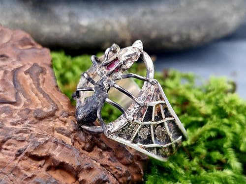 LeoLars-PABE Spinnen Design Ring aus 925er Silber, Gr.59 (18,7), mit blutrotem Rubin, geschwärzt, mystisch, Spinne mit Beute, Unisex, Spinnennetz Struktur, Unikat, Handarbeit