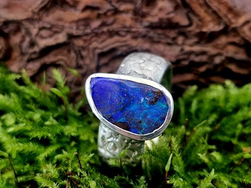 LeoLars-PABE Boulder Opal Design Ring, Gr.59 (18,7), aus 925er Silber, Picture Stone Universe, lila-blau-grünes Opalfeuer, Structure Design, Unikat, Handarbeit
