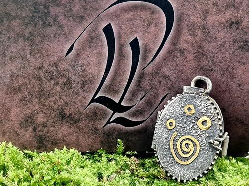 LeoLars-PABE Magisches Medaillon Anhänger Spirale des Lebens unter Sternen aus 925er Silber und Feingold Elementen, verspielt, mystisch, teilgeschwärzt, Unikat, Unisex, Handarbeit