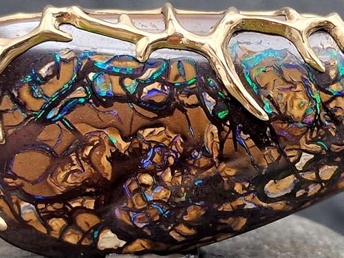 LeoLars-PABE Herrlicher Tribal Design Boulder Opal Anhänger aus 585er Gelbgold, Opal - grün,blau,lila Opalfeuer aus Opaladern, wundervolles Muster, 41,5 x 25 x 8,7mm, Unikat, Handarbeit