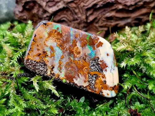 gebohrter Boulder Opal Anhänger mit partiellem Opalfeuer in verschiedenen Farben, 60cm Lederband, braune und beigefarbende Opalschicht, Maße 30,8mm x 17,2mm x 7,2mm, Unikat, Handgeschliffen