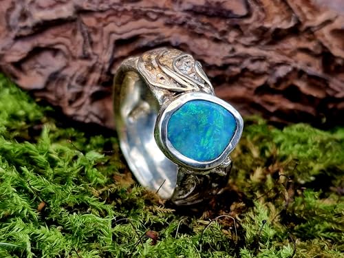 LeoLars-PABE Lightning Ridge Opal Design Ring, Gr. 56 (18), aus 925er Silber, Rustikal, verspielt, Opalfeuer in grün und blau, Unikat, Handarbeit