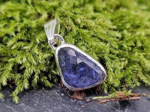 LeoLars-PABE Tansanit Anhänger aus 925ere Silber, Tansanit im Rosenschliff und in Zargenfassung mit typischer Tansanit Farbe, Handarbeit, Unikat