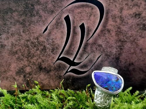 LeoLars-PABE Boulder Opal Design Ring, Gr.59 (18,7), aus 925er Silber, Picture Stone Universe, lila-blau-grünes Opalfeuer, Structure Design, Unikat, Handarbeit