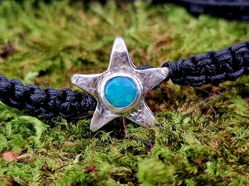 LeoLars-PABE schwarzes Seestern Makramee Design Armband, aus 925er Silber mit Lightning Ridge Opal mit grün-blauem Feuer, Unikat, Umfang 18-25cm, Unisex, Handarbeit