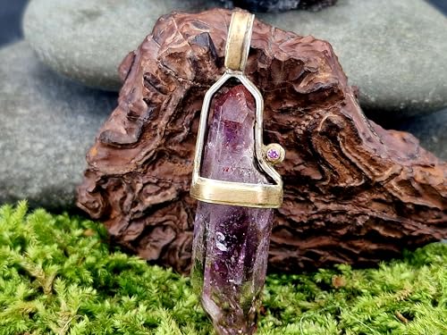LeoLars-PABE Wundervoller Bicolor Design Anhänger aus 925er Silber und 585er Gelbgoldnmit einer Kristallstufe aus Amethyst und Hämatit Kristall, 1 pinkfarbener Labgrown Diamant, Unikat, Handarbeit
