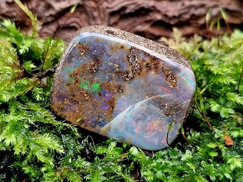 gebohrter Boulder Opal Anhänger mit 60cm Lederband, Opal mit Multicolor Opalfeuer in klarer Opalschicht, Wachstumsriss - doch stabil, 27,6 x 20,4 x 9,8mm, Unikat, Handgeschliffen