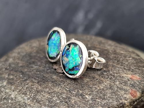 Lightning Ridge Opalsplitter Ohrstecker aus 925er Silber mit Flügelmuttern, mit mehrfarbigem Opalfeuer, in Kunststoff eingegossen, Unikat, Handarbeit