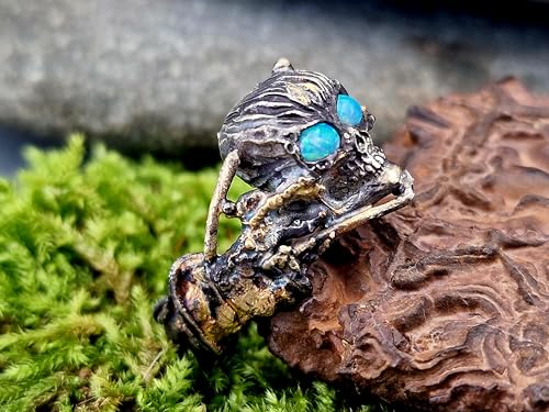 Kunstvoller hochwertiger Biker-Skull Ring in Bicolor mit 2 Lightning Ridge Opalen in grün-blau, Gr.59 (19), aus 925er Silber geschwärzt und Feingold Elementen, Kunstwerk, Totenschädel, Schädel, Unikat