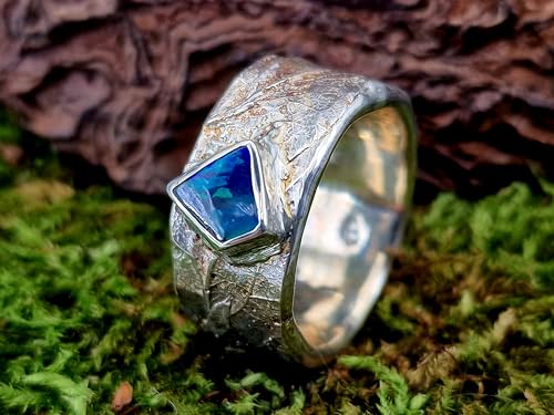 LeoLars-PABE Dark Boulder Opal Ring im 420er Kräuter Design aus 925er Silber, Gr. 61 (19,5) Opalfeuer in brilliantem grün-hellblau, Unikat, Handarbeit, Unisex