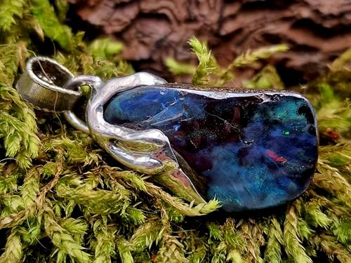 LeoLars-PABE Design Anhänger aus 925er Silber mit Boulder Opal im Tropfen Design, flüssiges Silber, Opal mit dunkelblauer gemeiner Opalschicht und mehrfarbigem Opalfeuer, Unikat, Handarbeit, Unisex