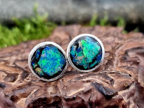 Lightning Ridge Opalsplitter Ohrstecker aus 925er Silber mit Flügelmuttern, mit mehrfarbigem Opalfeuer, in Kunststoff eingegossen, Unikat, Handarbeit