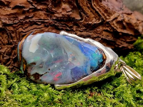 LeoLars-PABE Boulder Opal flüssiges Silber Design Anhänger aus 925er Silber, Opal gecarrt mit mehrfarbigem pastellfarbenem Opalfeuer in flächiger gemeiner Opalschicht, Unikat, Handarbeit, Unisex