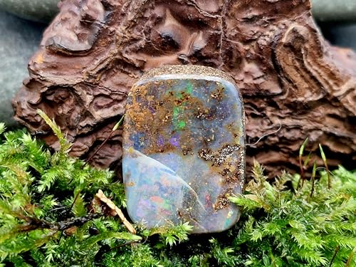 gebohrter Boulder Opal Anhänger mit 60cm Lederband, Opal mit Multicolor Opalfeuer in klarer Opalschicht, Wachstumsriss - doch stabil, 27,6 x 20,4 x 9,8mm, Unikat, Handgeschliffen