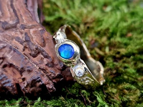 LeoLars-PABE Lightning Ridge Opal Design Ring aus 585er Gelbgold, Gr. 57-58 (18,4), angeschmolzenes Design, Diamant als Akzentstein, grünes Rolling Flash Opalfeuer, Unikat, Handarbeit