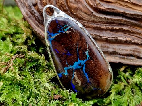 LeoLars-PABE Boulder Opal Anhänger aus 925er Silber, mit kräftigen blau- türkisen und lila Opaladern. Unikat, liebevolle Handarbeit