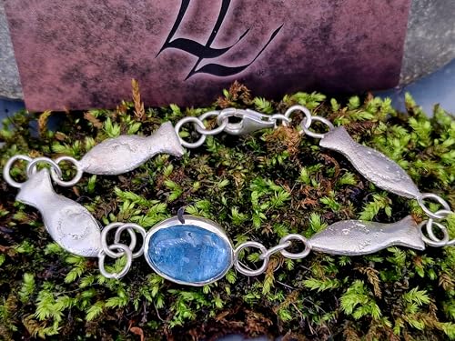 LeoLars-PABE Aquamarin Fisch Design Armband aus 925er Silber, dunkelblauer Aquamarin Cabochon, vier Sandguss Fische, 20cm lang, Unikat, Handarbeit