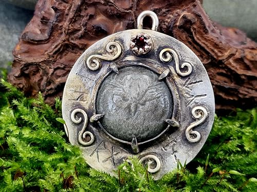 LeoLars-PABE Magisch mystischer Design Anhänger aus 925er Silber, mit einer handgecarvten Eule auf Silberobsidian, Granat, viele Symbole und Runen, Unikat, Handarbeit, Unisex