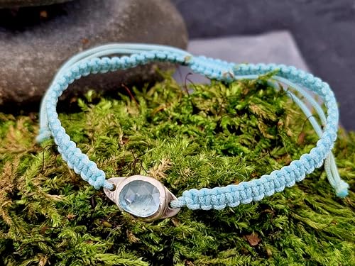 LeoLars-PABE Babyblaues Makramee Armband mit Aquamarin im Rosenschliff in einer 925er Silber Fassung, Umfang von 16-24cm, Unikat, Handarbeit