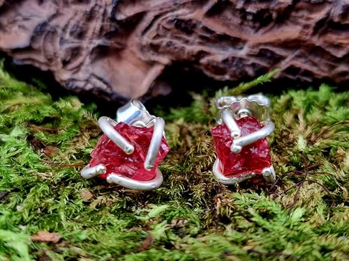 Spinell Rohstein Ohrstecker aus 925er Silber mit Flügelmuttern, kräftiges rot, Unikat, Handarbeit