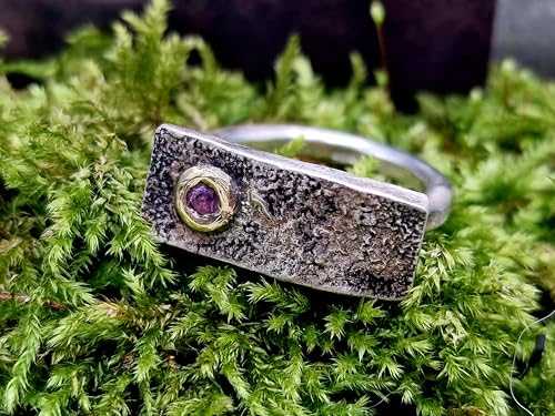 LeoLars-PABE Rosa Saphir Design Ring aus 925er Silber mit Gelbgold Fassung Geprägte und gehämmerter Platte, Unikat,Handarbeit