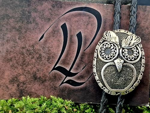 LeoLars-PABE Bolo als Eule aus 925er Silber, Western Style, Cowboy, skeptische Eule, Uhu, teilgeschwärzt, mit gekordeltem Lederband, Unikat, Handarbeit, Unisex