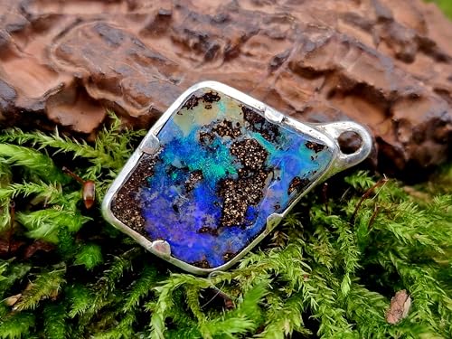 LeoLars-PABE Boulder Opal Anhänger mit strukturierter Oberfläche aus 925er Silber, intensives blau-grünes Opalfeuer, Kräftig,Unikat, Handarbeit, Unisex