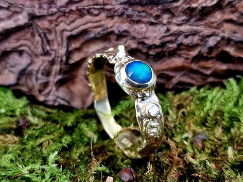 LeoLars-PABE Lightning Ridge Opal Design Ring aus 585er Gelbgold, Gr. 57-58 (18,4), angeschmolzenes Design, Diamant als Akzentstein, grünes Rolling Flash Opalfeuer, Unikat, Handarbeit