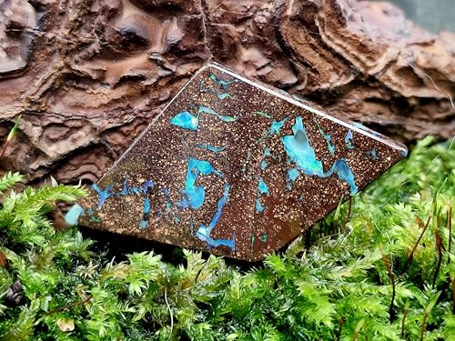 LeoLars-PABE Boulder Opal Anhänger gebohrt mit 60cm Lederband, mehrere herrliche Opaladern mit grünem und blauen Opalfeuer, beidseitig tragbar, Maße: 43,5mm x 25,5mm x 6,2mm, Unikat, Handgeschliffen