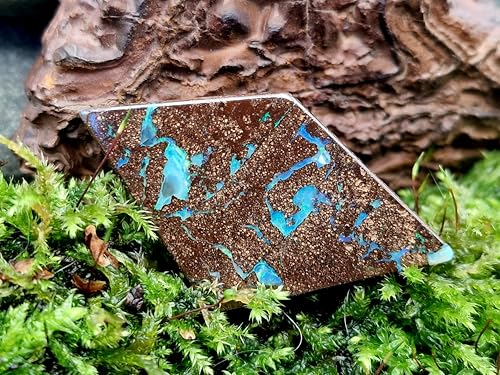 LeoLars-PABE Boulder Opal Anhänger gebohrt mit 60cm Lederband, mehrere herrliche Opaladern mit grünem und blauen Opalfeuer, beidseitig tragbar, Maße: 43,5mm x 25,5mm x 6,2mm, Unikat, Handgeschliffen