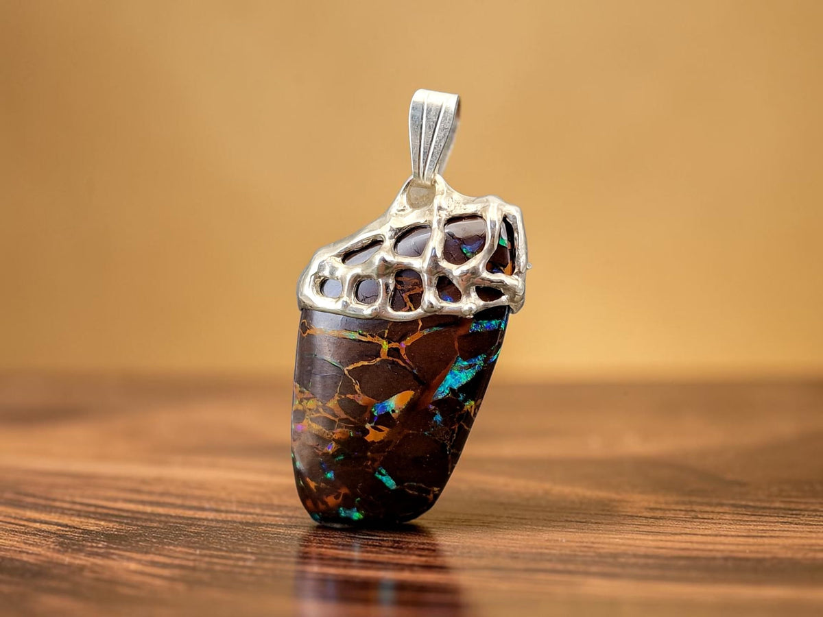 LeoLars-PABE Bouder Opal Design Anhänger aus 925er Silber, Käfig gefasst, schönes Muster, Opalfeuer in grün und blau, Unisex, Unikat, Handarbeit