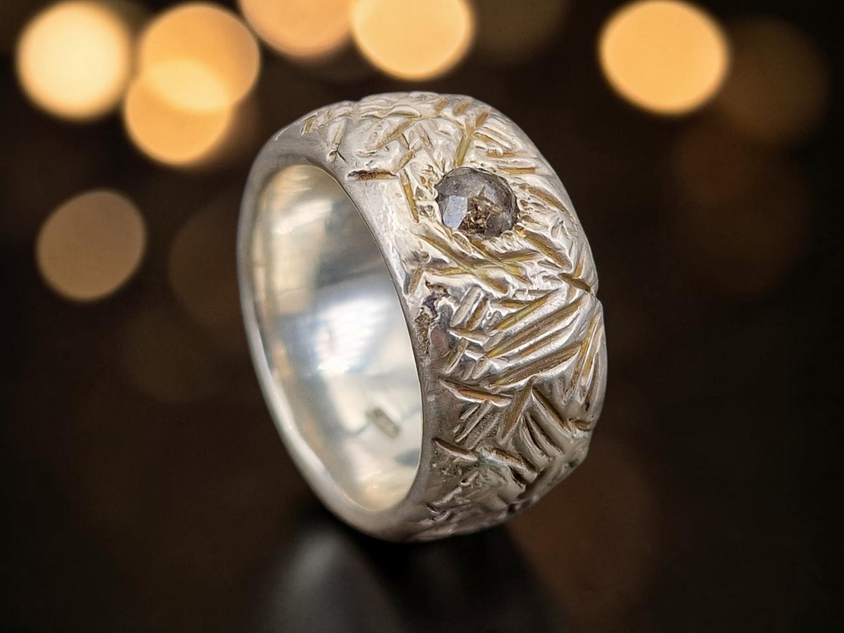 LeoLars-PABE Massiver Diamant Design Ring, Gr. 61 (19,5), aus 925er Silber, hell grau-brauner Diamant, wild schraffierte Oberflächen Struktur, Unisex, Unikat, Handarbeit