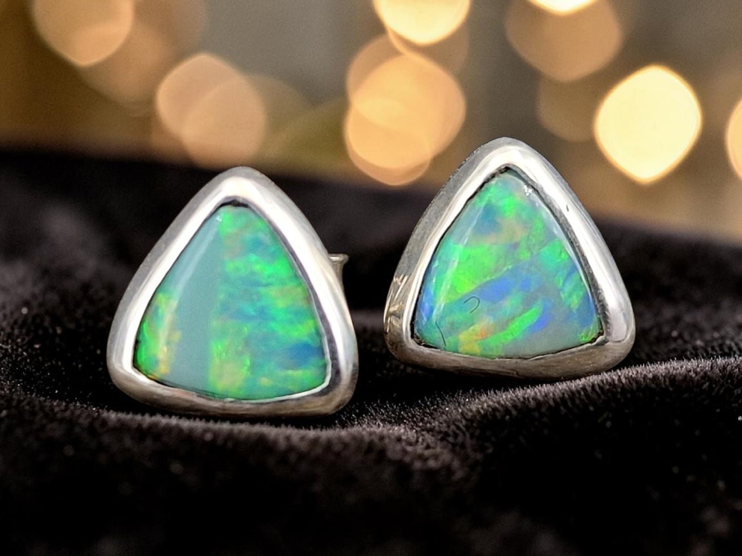 Coober Pedy Semi Chrystal Opal Ohrstecker aus 925er Silber, herrliches Multicolor Opalfeuer, Stecker mit Flügelmuttern, Unikat, Handarbeit