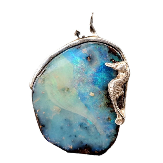 LeoLars-PABE Maritimer Boulder Opal Design Anhänger mit Seepferdchen aus 925er Silber, Picture Stone mit Blick auf ein Atoll, blau grünes Opalfeuer, Unikat,Unisex