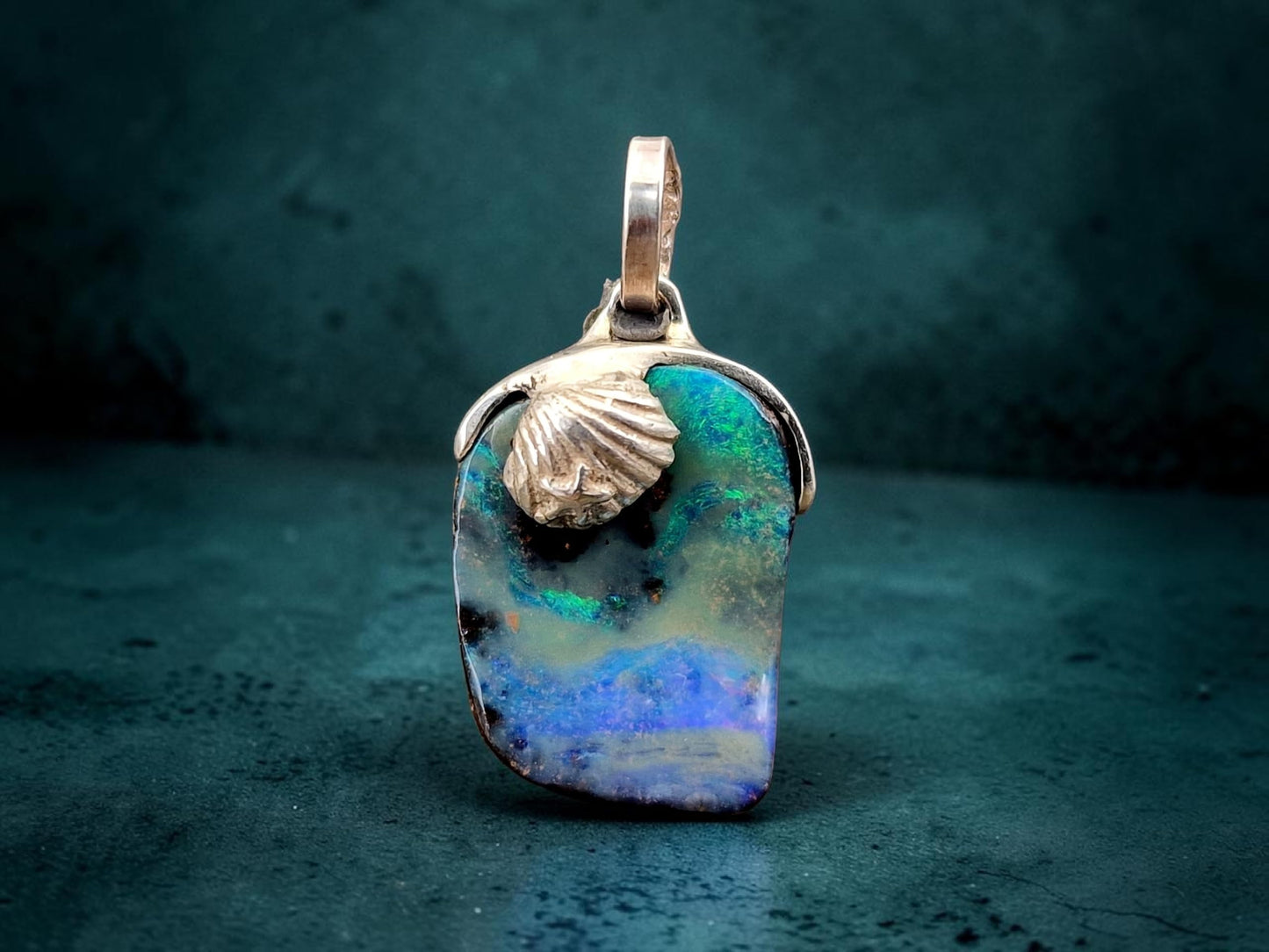 LeoLars-PABE Boulder Opal Anhänger, maritimes Design aus 925er Silber mit Muschel und Seestern, blau-grünes Opalfeuer, Unikat, Handarbeit, Unisex