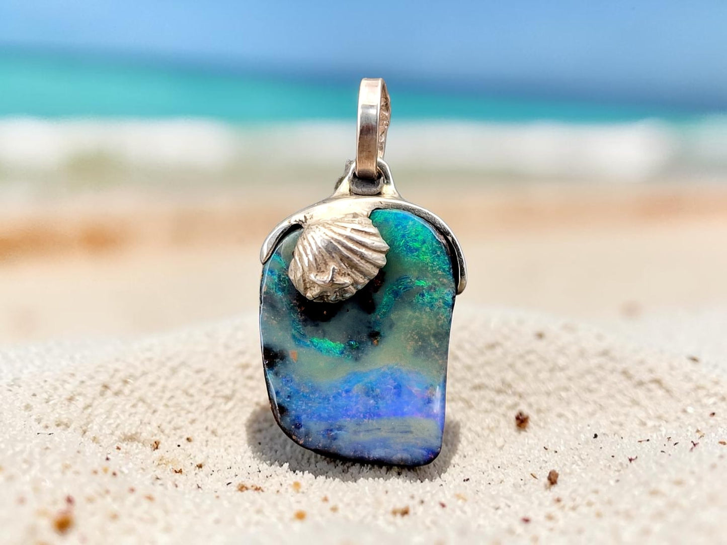 LeoLars-PABE Boulder Opal Anhänger, maritimes Design aus 925er Silber mit Muschel und Seestern, blau-grünes Opalfeuer, Unikat, Handarbeit, Unisex
