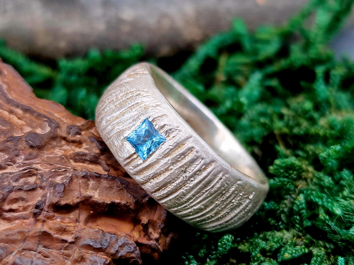 LeoLars-PABE Massiver Wellen Design Ring mit Blautopas, aus 925er Silber, Gr.58 (18,5), wellenartige mattierte Oberfläche, Unikat, Handarbeit