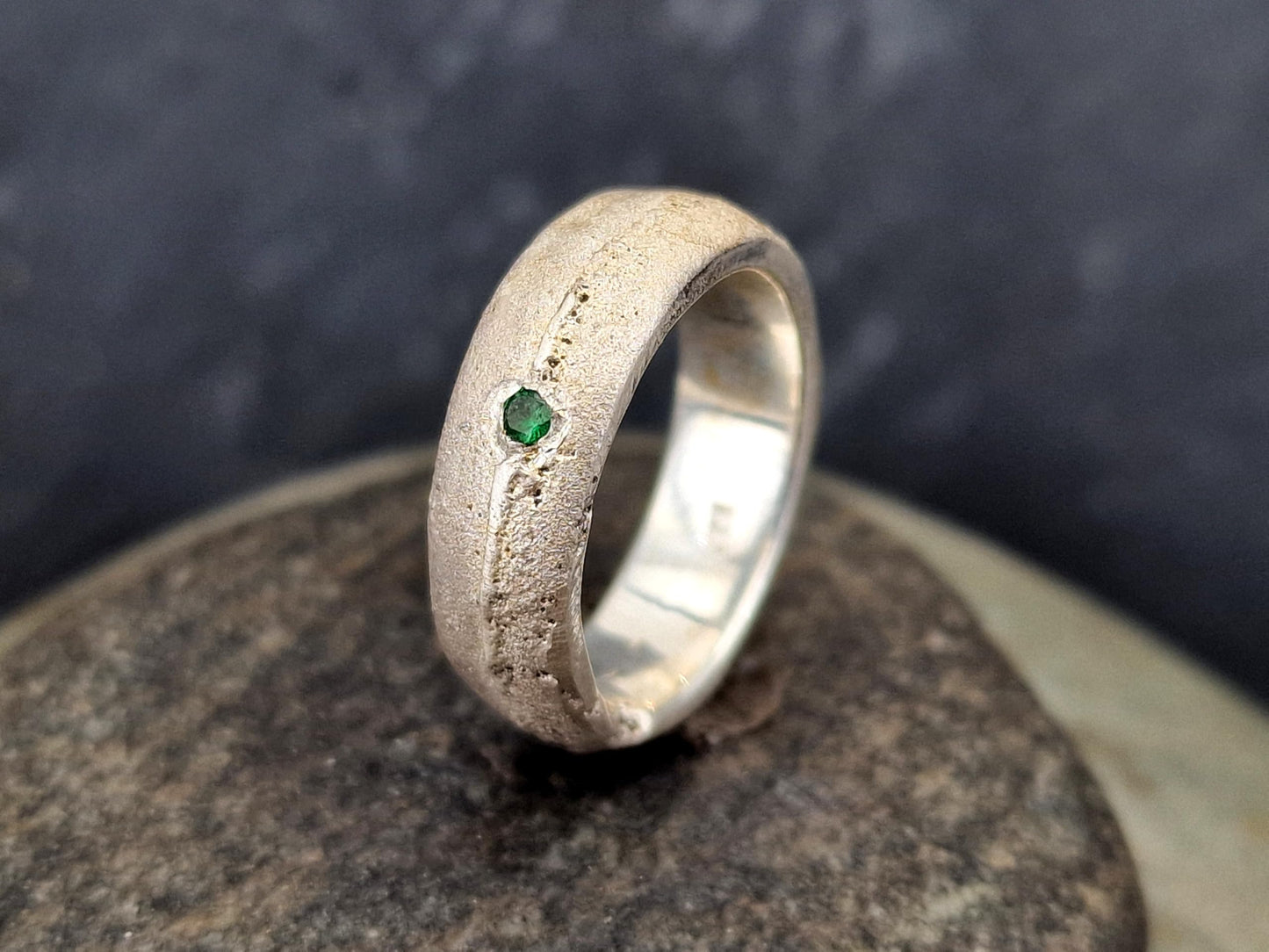LeoLars-PABE herrlicher grüner Tsavorit Sandguss Design Ring, Nr.162, aus 925er Silber, Gr.56(18), Sandguss typische Oberfläche, Unikat, Handarbeit